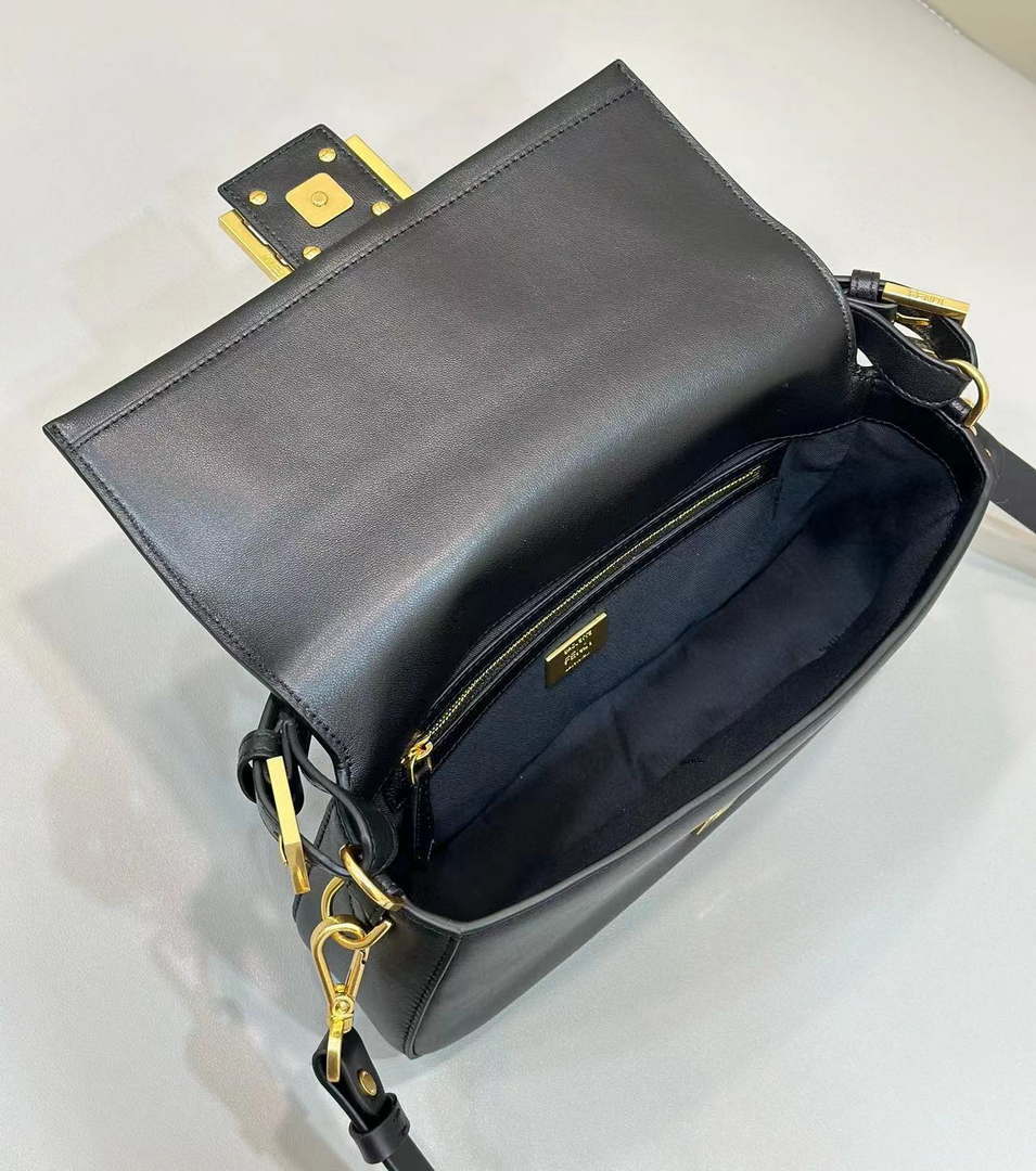 Fendi 8BR600 Baguette Medium Black leather 8629 bag Black
