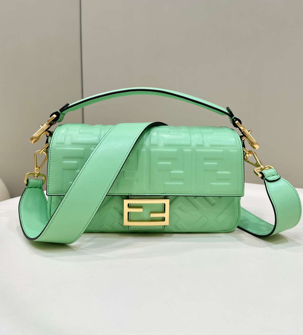 Fendi 8BR600 Baguette Medium Green leather 0135M bag - Default Title - View 1