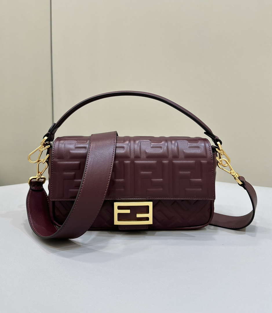 Fendi 8BR600 Baguette Medium leather 0135M bag Wine Red
