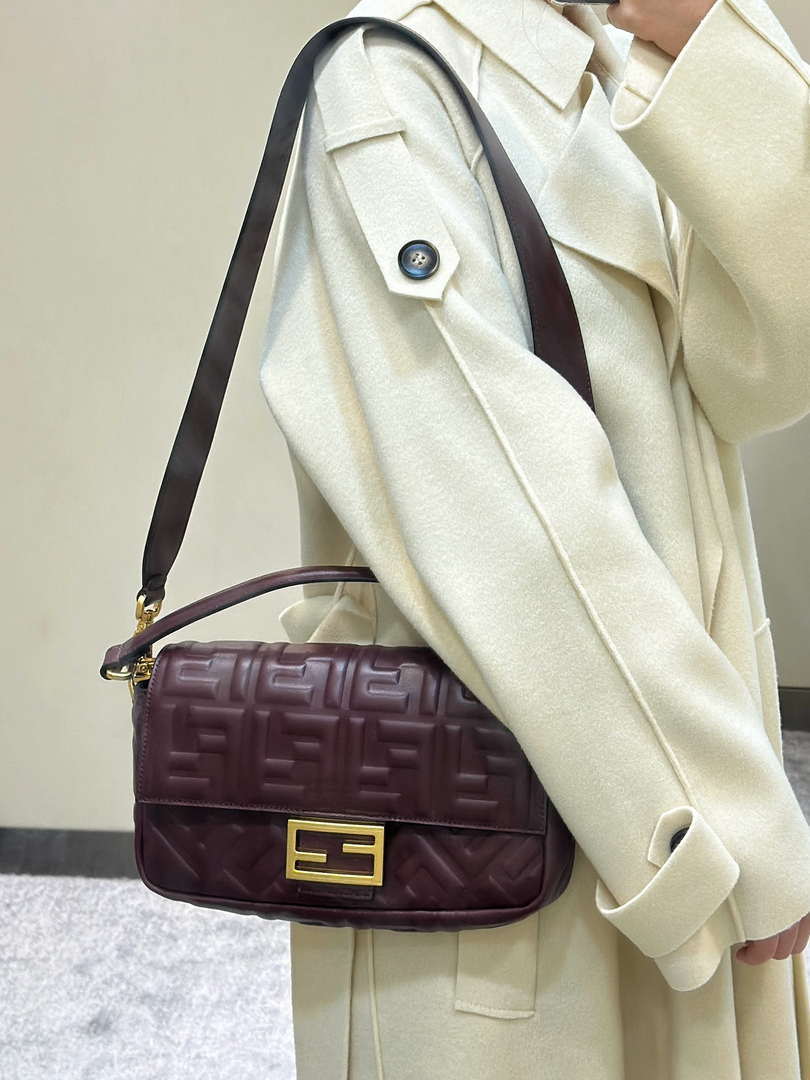 Fendi 8BR600 Baguette Medium leather 0135M bag Wine Red - Default Title - View 1