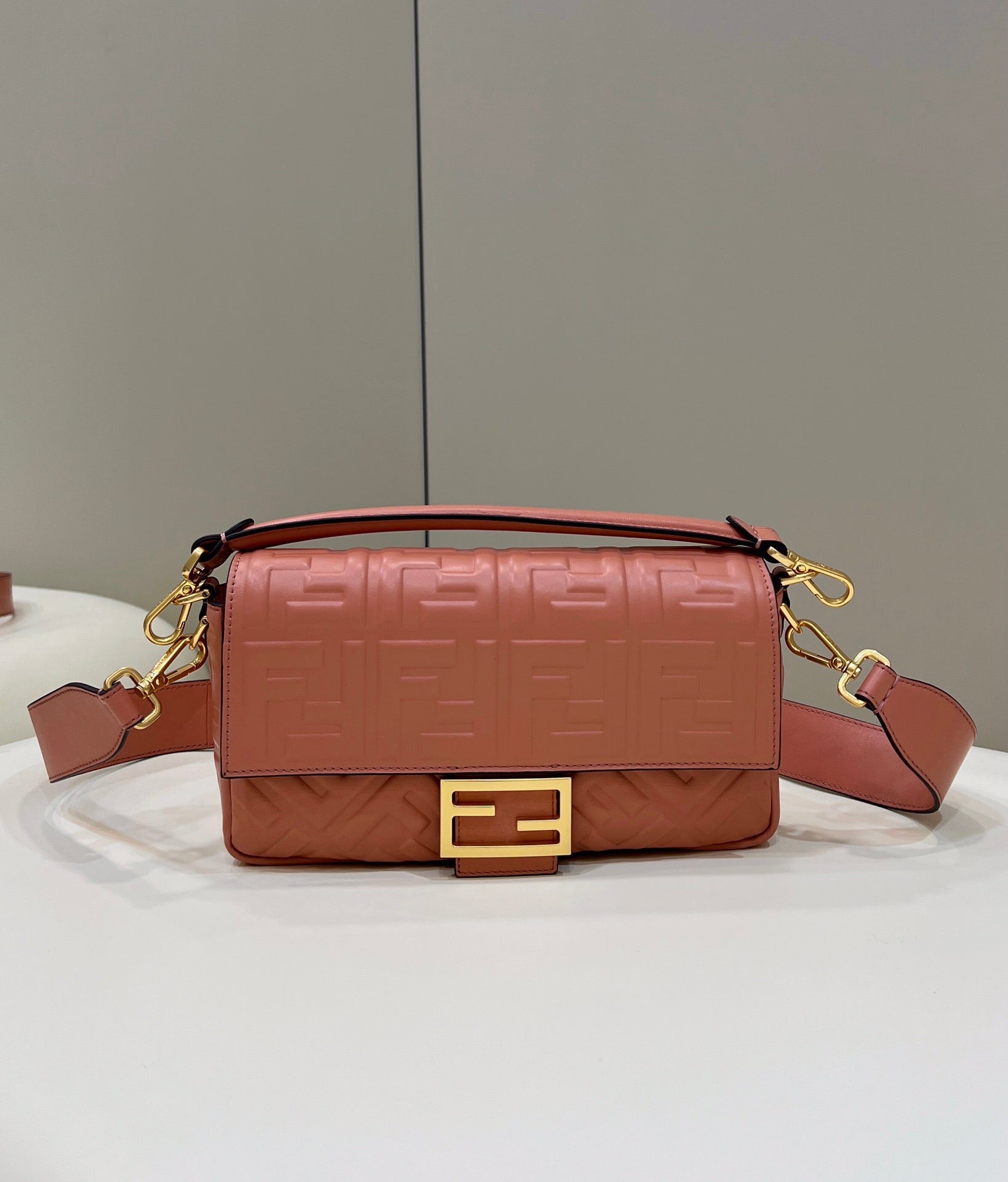 Fendi 8BR600 Baguette Medium Pink leather 0135M bag - Default Title - View 1