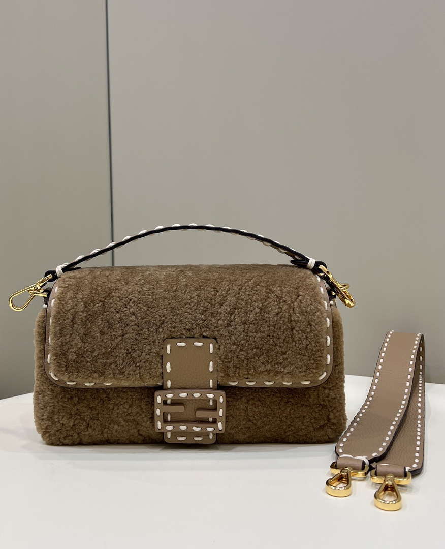 Fendi 8BR600 Baguette Medium Re-Edition bag in camel lam¨¦ sheepskin