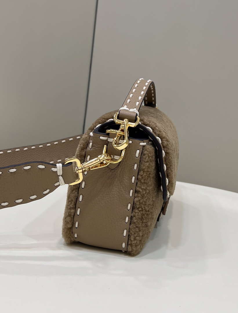Fendi 8BR600 Baguette Medium Re-Edition bag in camel lam¨¦ sheepskin