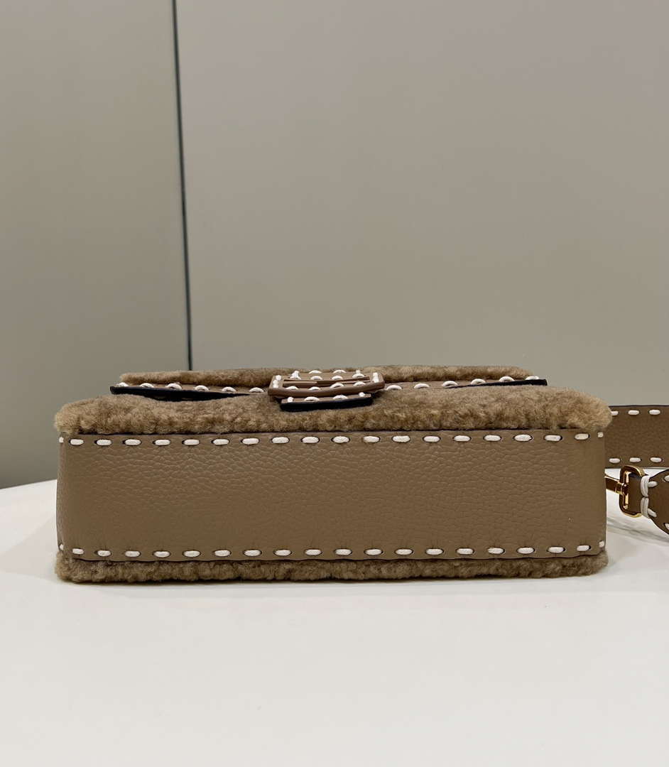 Fendi 8BR600 Baguette Medium Re-Edition bag in camel lam¨¦ sheepskin