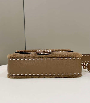 Fendi 8BR600 Baguette Medium Re-Edition bag in camel lam¨¦ sheepskin - Default Title - View 4
