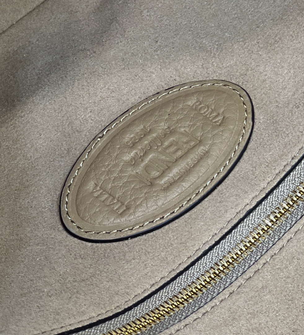 Fendi 8BR600 Baguette Medium Re-Edition bag in camel lam¨¦ sheepskin