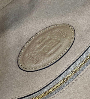 Fendi 8BR600 Baguette Medium Re-Edition bag in camel lam¨¦ sheepskin - Default Title - View 6