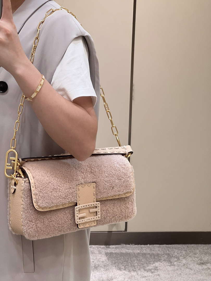 Fendi 8BR600 Baguette Medium Re-Edition bag in Pink lam¨¦ sheepskin
