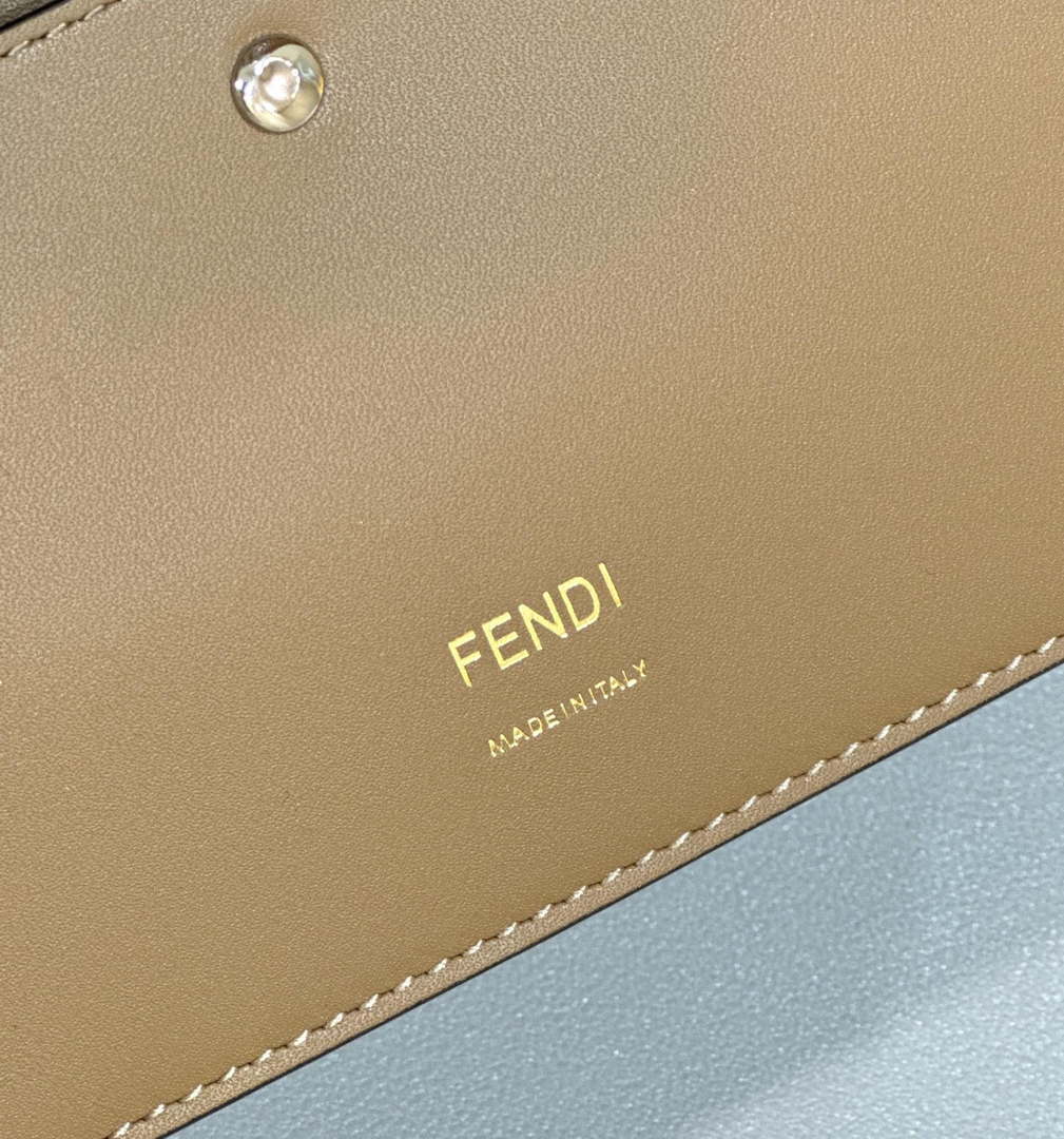 Fendi 8BR600 Baguette Sand and Brown interlaced leather and raffia bag 8630