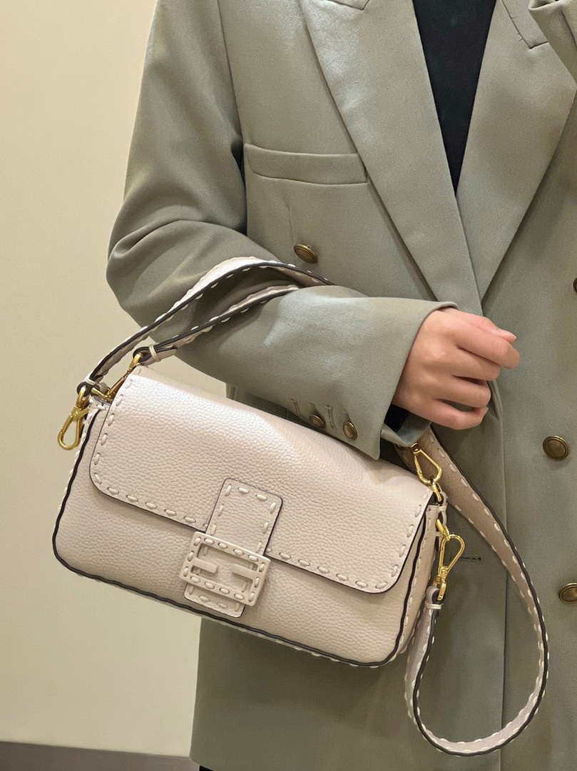 Fendi 8BR600 Baguette White full grain leather bag 8393