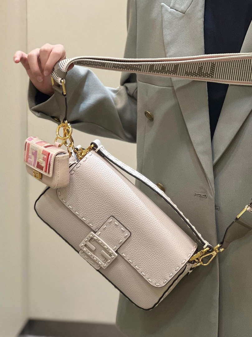 Fendi 8BR600 Baguette White full grain leather bag 8393