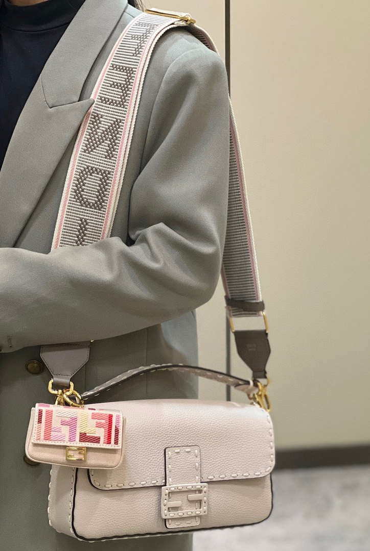 Fendi 8BR600 Baguette White full grain leather bag 8393