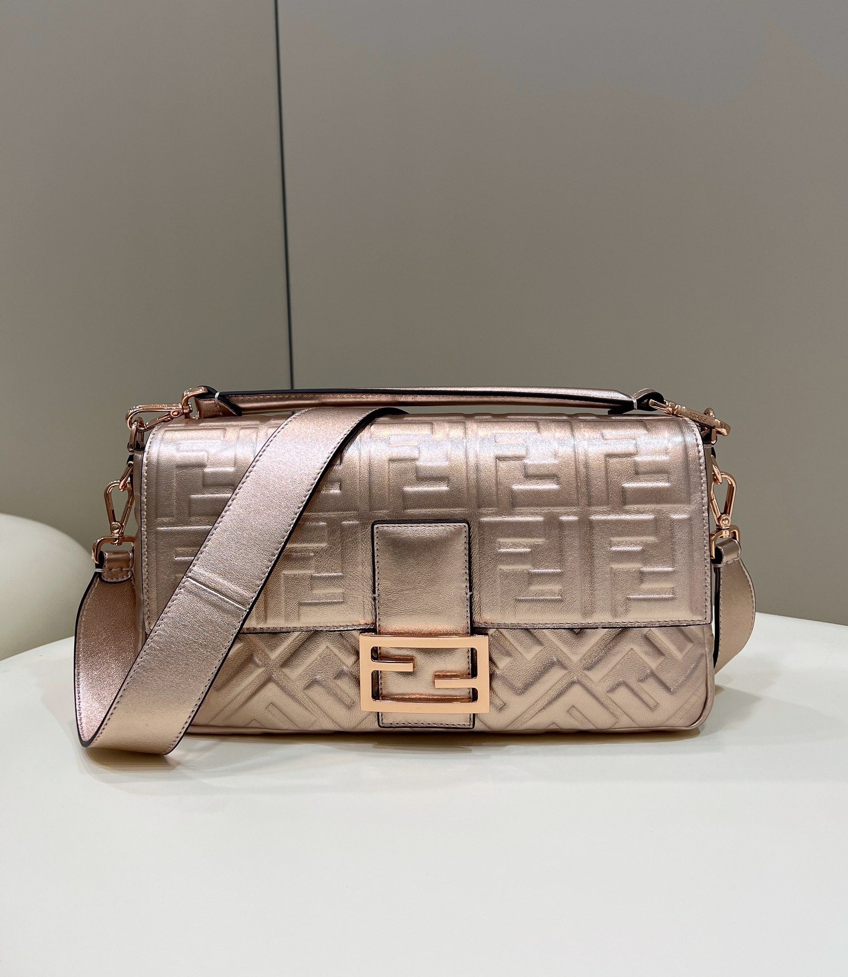 Fendi 8BR771 Baguette Large Pink leather bag - Default Title - View 1