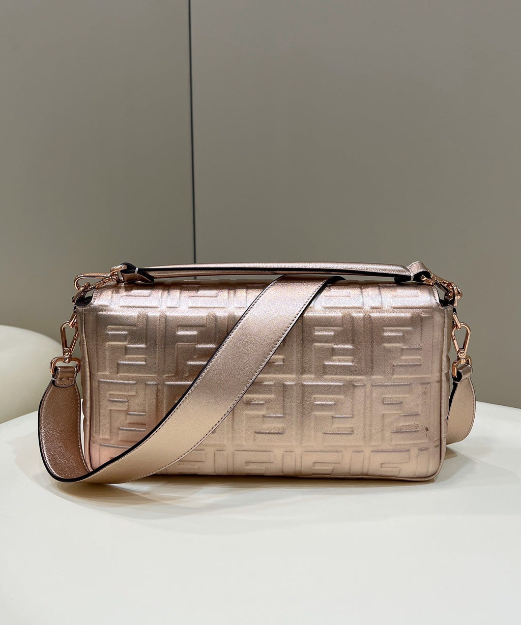 Fendi 8BR771 Baguette Large Pink leather bag