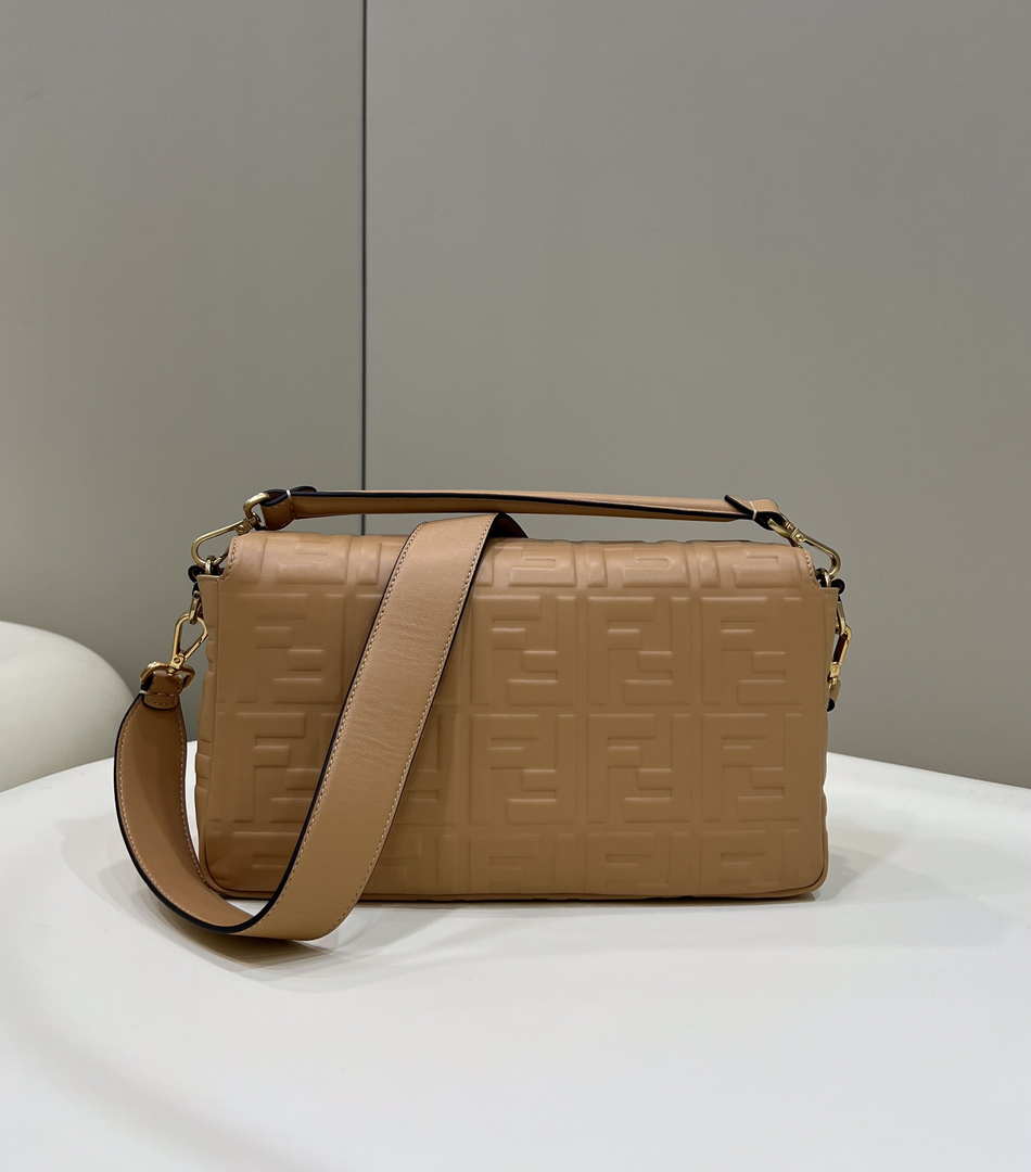 Fendi 8BR771 Baguette Tan leather bag