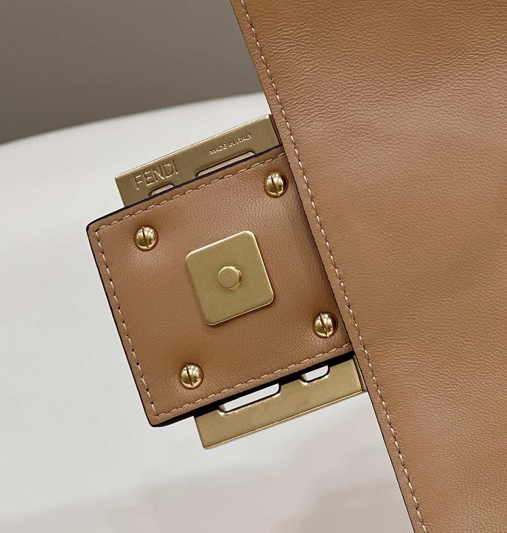 Fendi 8BR771 Baguette Tan leather bag - Default Title - View 8
