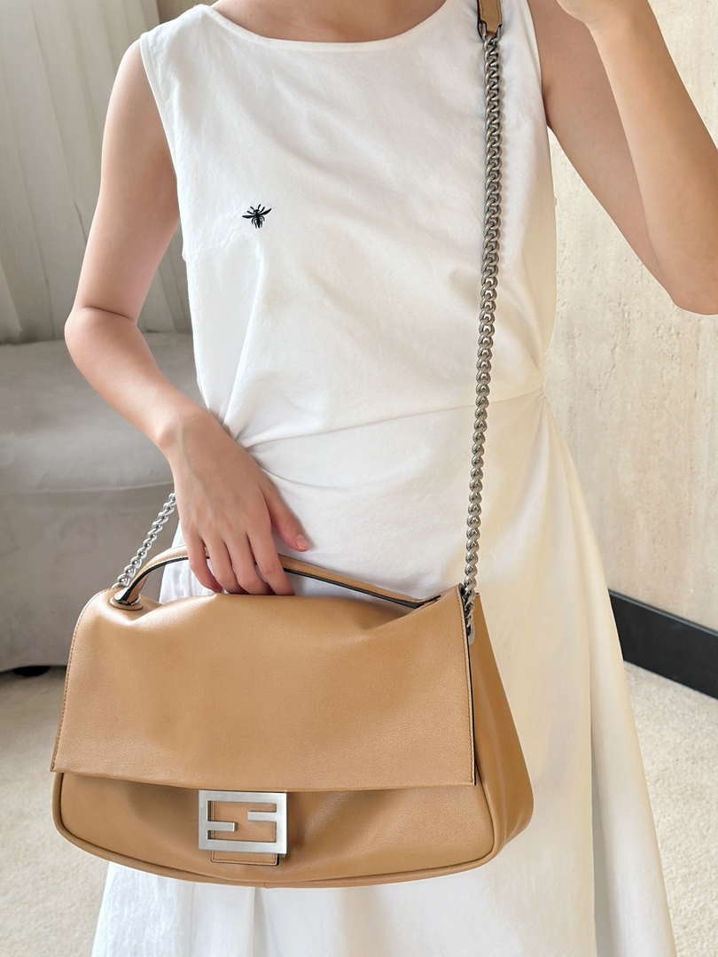 Fendi 8BR828AS7AF1QD0 Baguette Chain Large Black leather bag 8669 Apricot