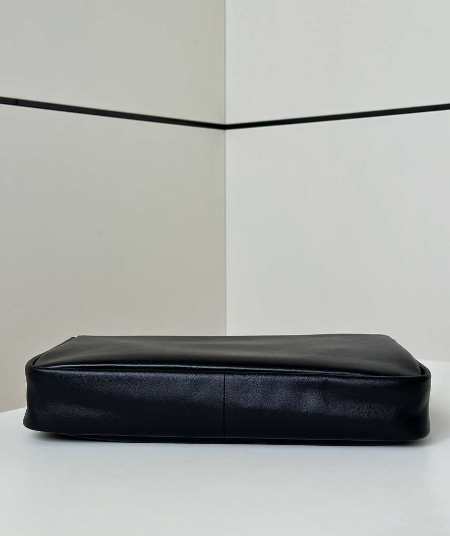 Fendi 8BR828AS7AF1QD0 Baguette Chain Large Black leather bag Black 8669