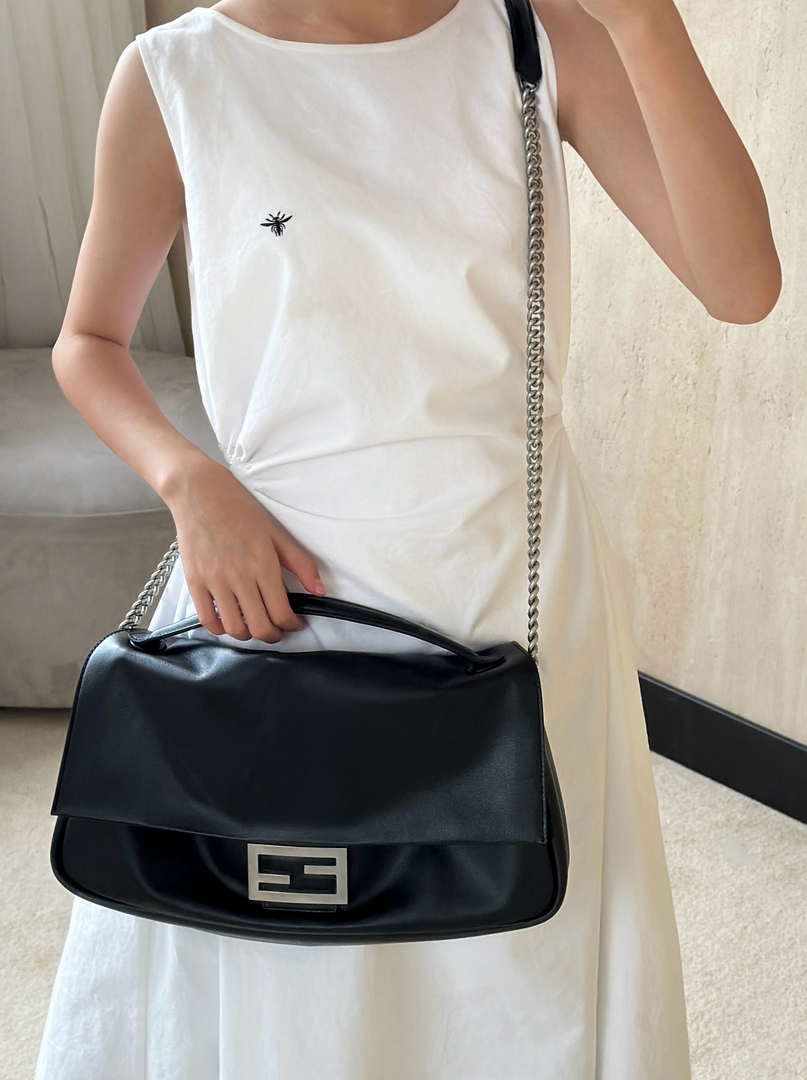 Fendi 8BR828AS7AF1QD0 Baguette Chain Large Black leather bag Black 8669