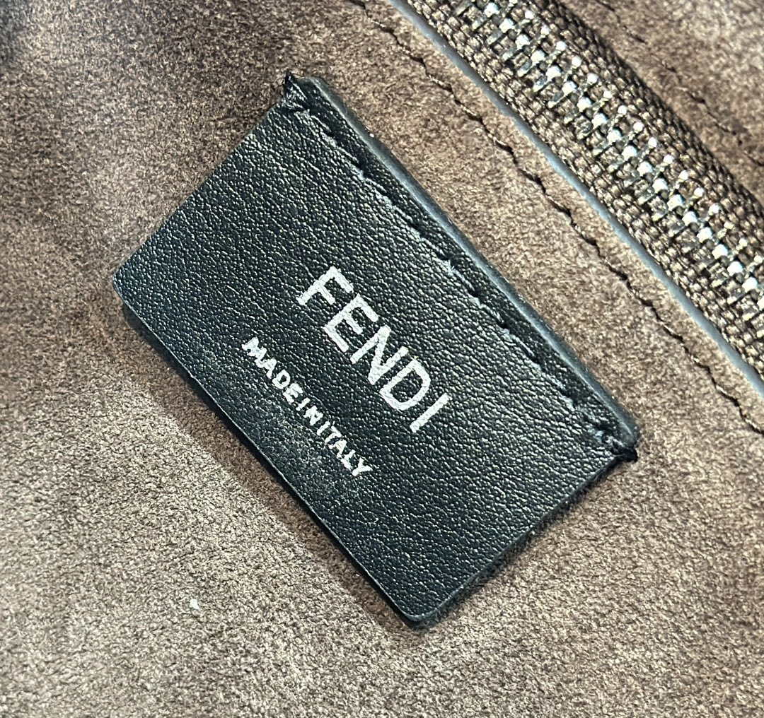 Fendi 8BR829 Simply Fendi Large Leather Black 8662AL