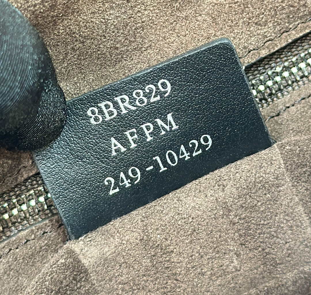 Fendi 8BR829 Simply Fendi Large Leather Black 8662AL
