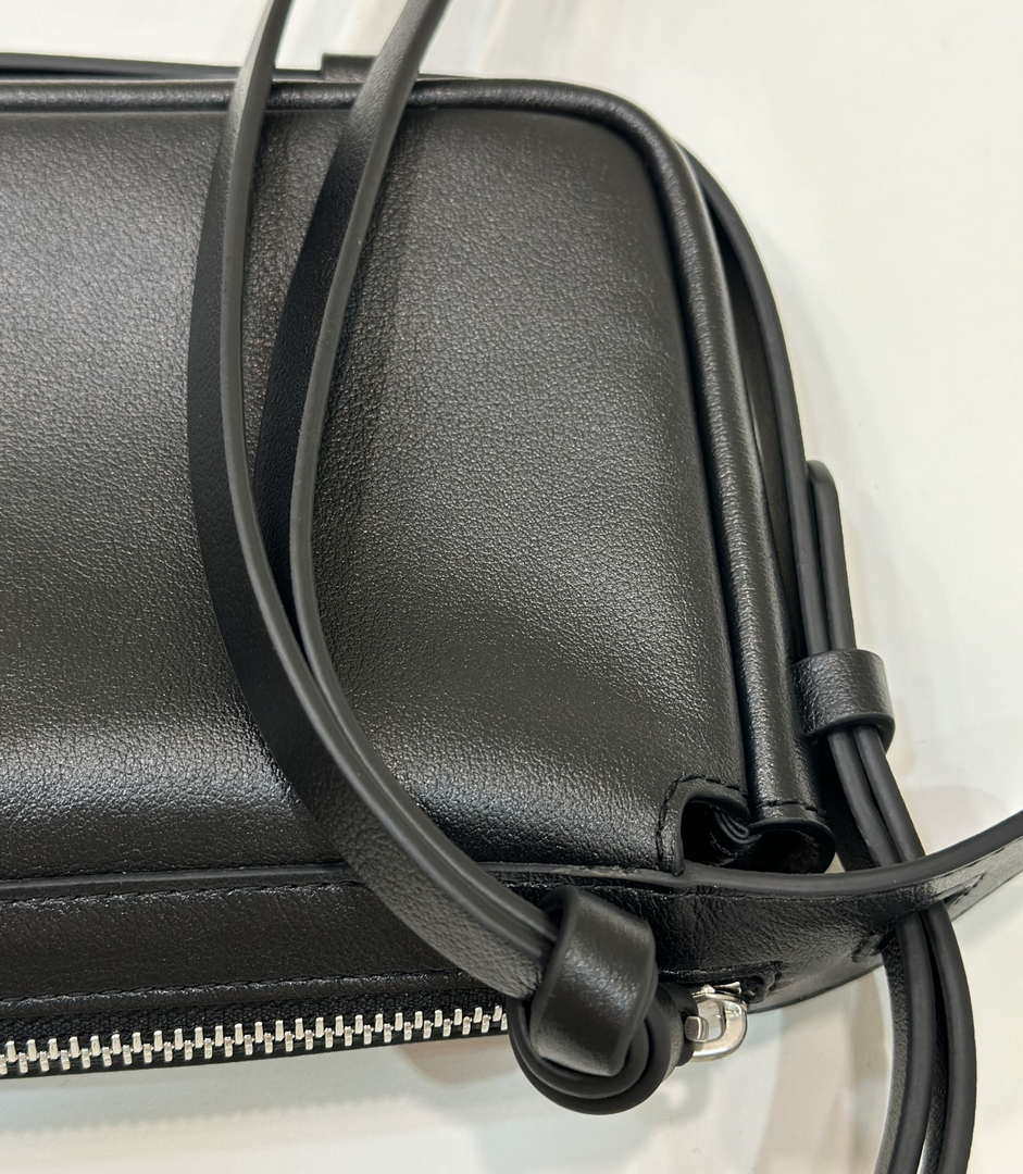 Fendi 8BR829 Simply Fendi Medium Leather Black 8662AM