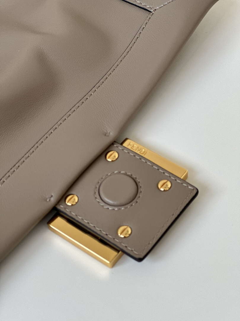 Fendi 8BR833AQ0DF1SK5 Mamma Baguette Medium Dove grey nappa leather bag 8677M