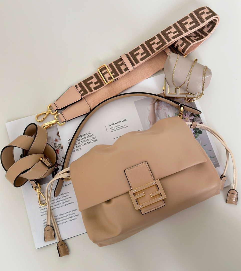Fendi 8BR833AQ0DF1SK5 Mamma Baguette Medium Pale pink nappa leather bag 8677M