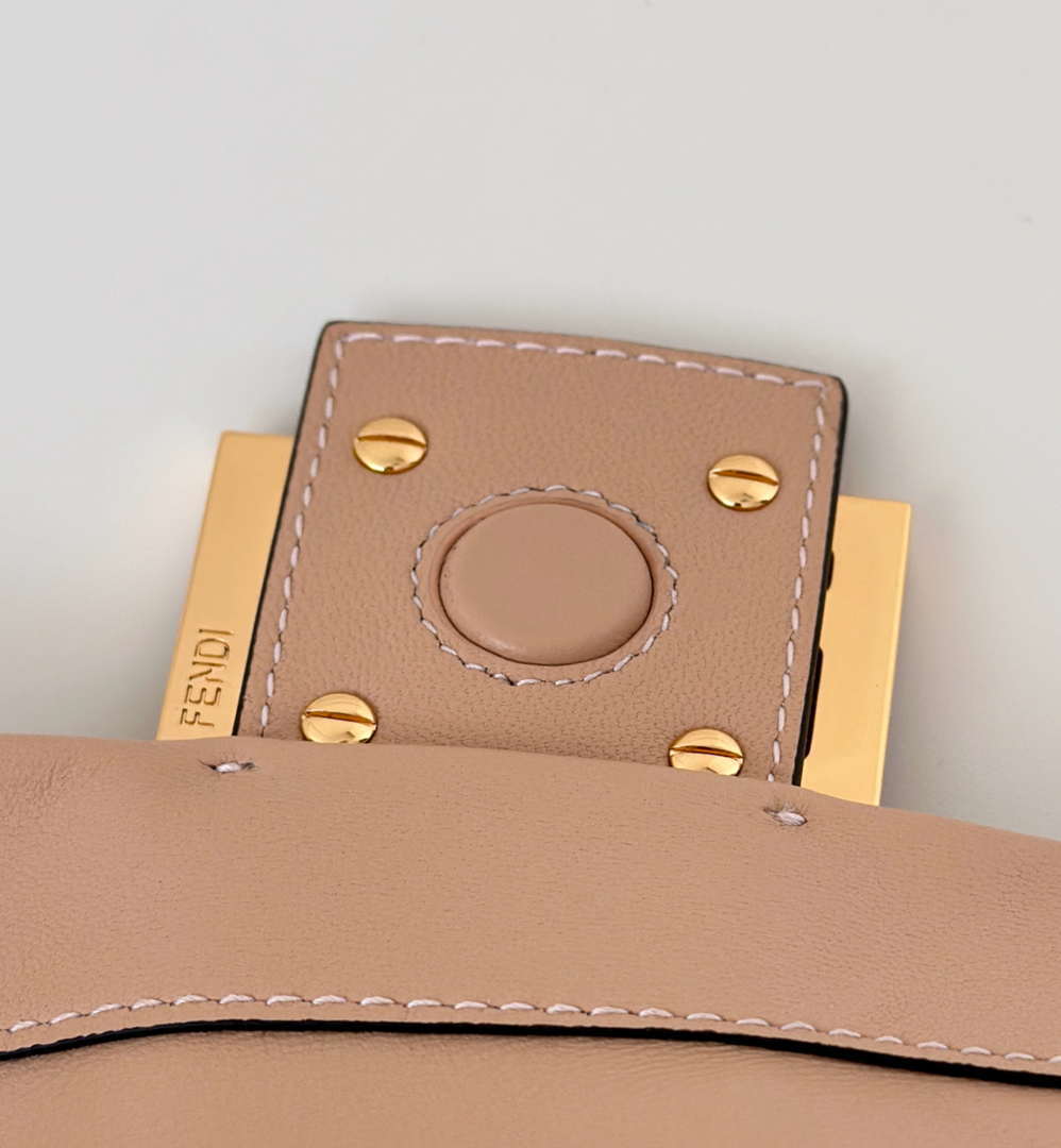Fendi 8BR833AQ0DF1SK5 Mamma Baguette Medium Pale pink nappa leather bag 8677M