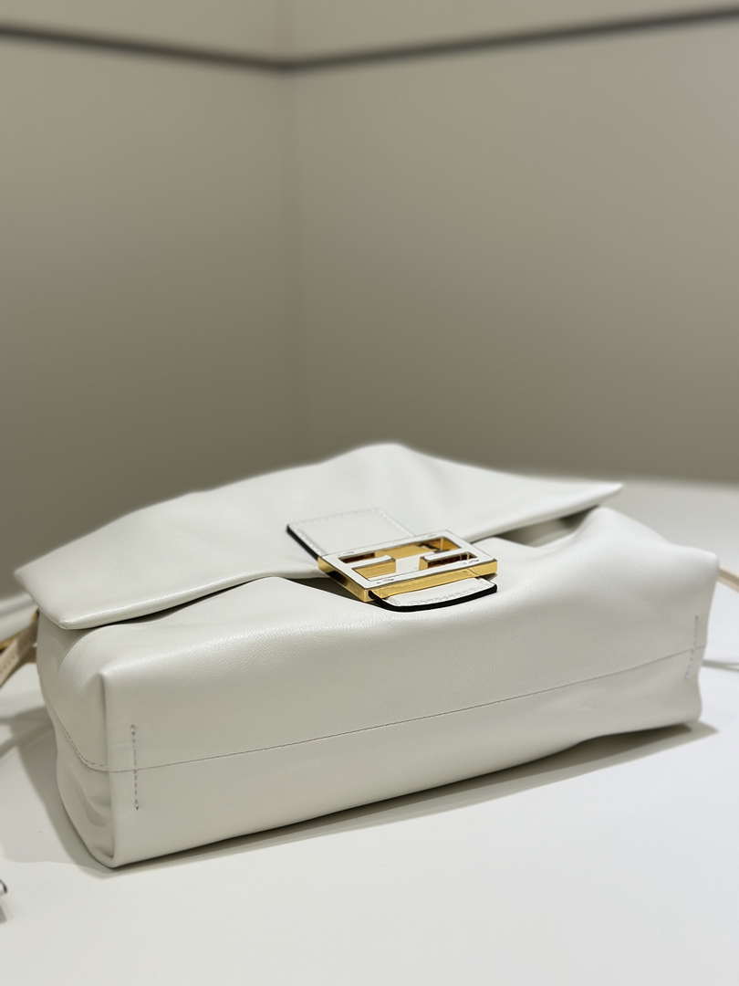 Fendi 8BR833AQ0DF1SK5 Mamma Baguette Medium White nappa leather bag 8677M