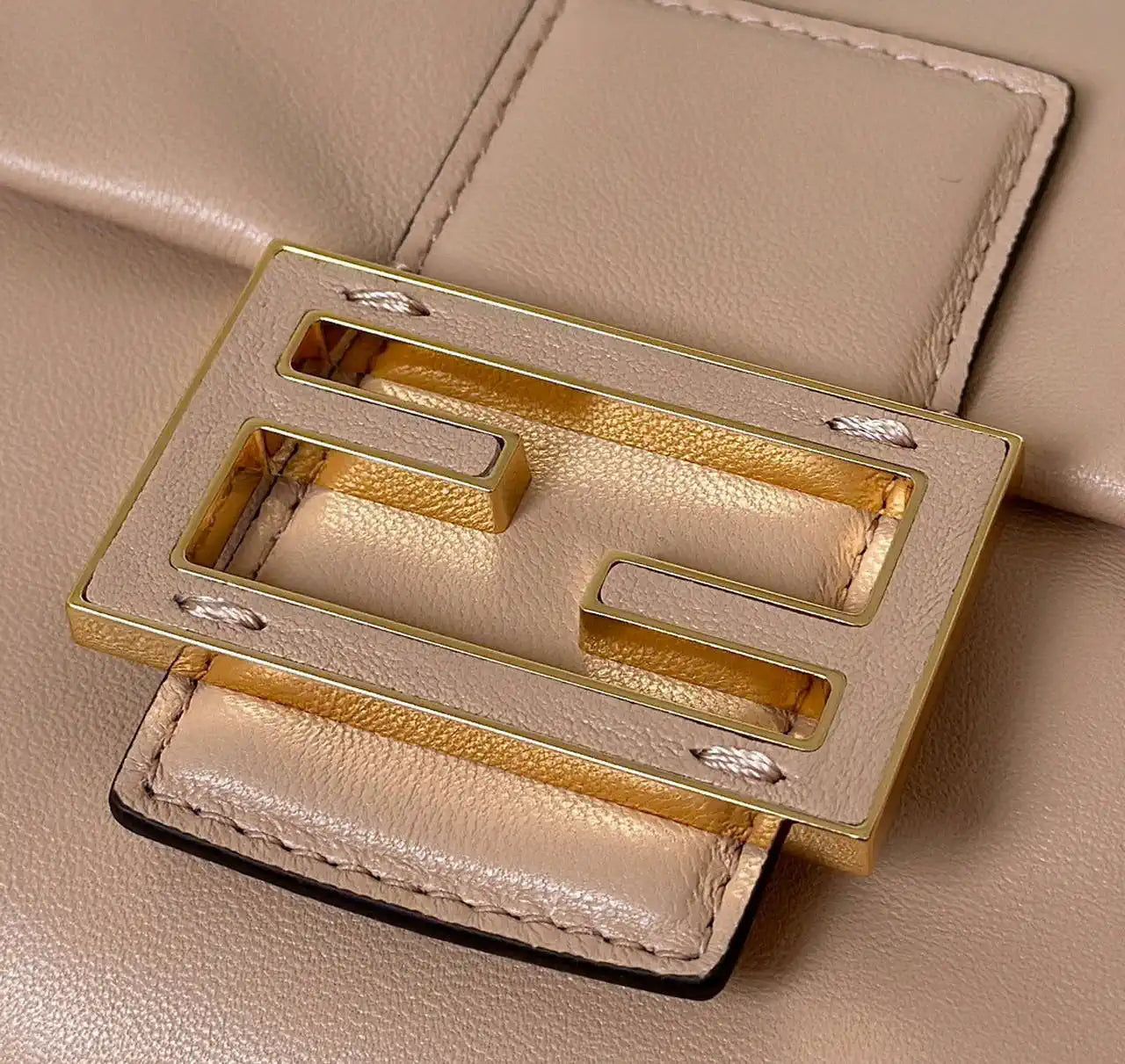 Fendi 8BR834 Mamma Baguette Large pink nappa leather bag 8677L