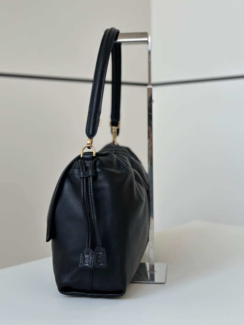 Fendi 8BR834AQ0DF0E65 Mamma Baguette Large Black nappa leather bag 8677L