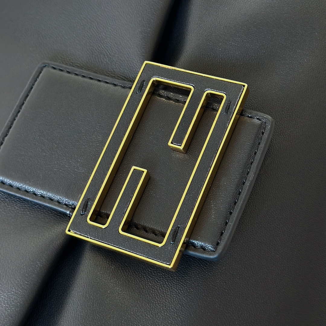 Fendi 8BR834AQ0DF0E65 Mamma Baguette Large Black nappa leather bag 8677L