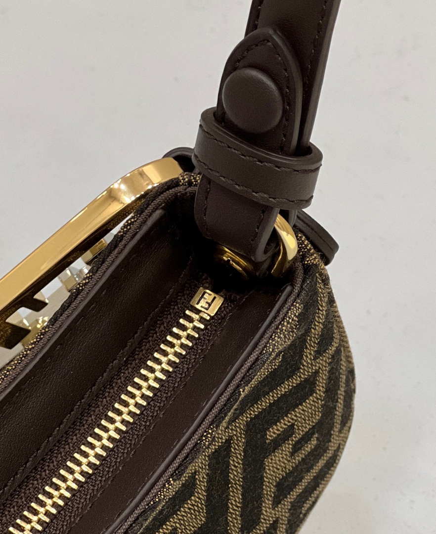 Fendi 8BS068 O¡¯Lock Swing Brown and fox fur pouch 8573