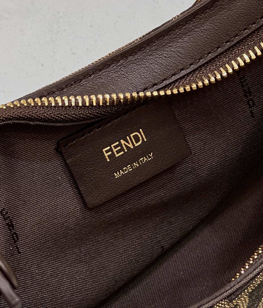 Fendi 8BS068 O¡¯Lock Swing Brown and fox fur pouch 8573
