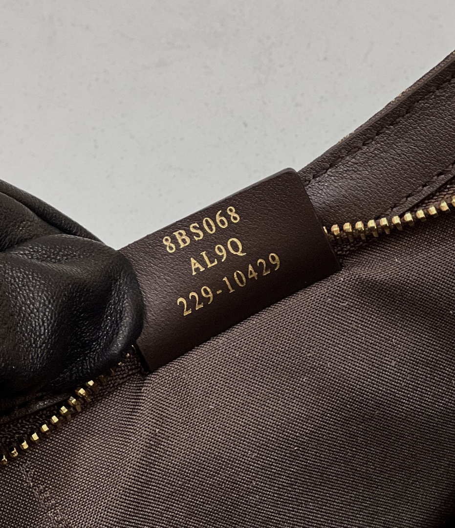 Fendi 8BS068 O¡¯Lock Swing Brown and fox fur pouch 8573