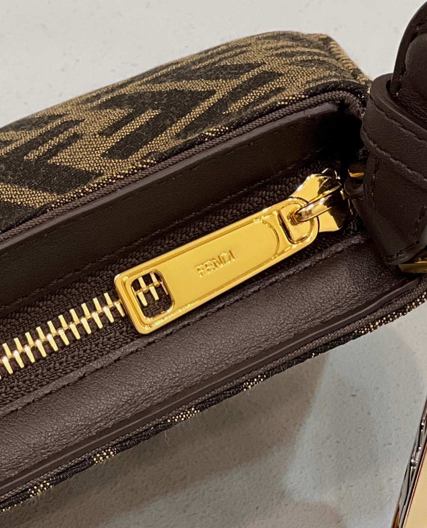 Fendi 8BS068 O¡¯Lock Swing Brown and fox fur pouch 8573