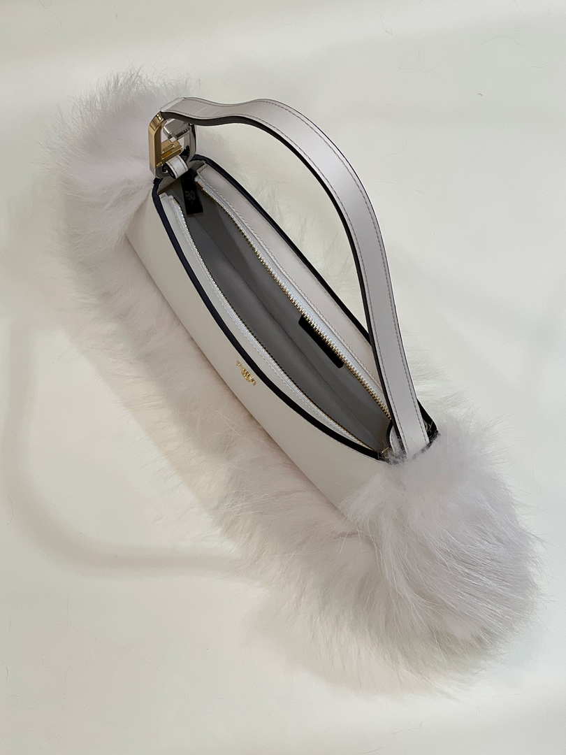 Fendi 8BS068ALS9F1IVS O¡¯Lock Swing Camellia leather and fox fur pouch 8573 White