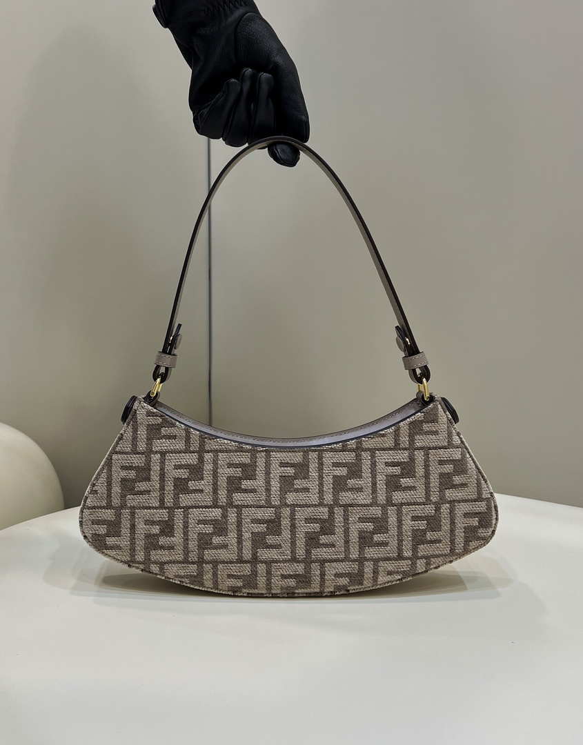 Fendi 8BS068 O¡¯Lock Swing Gray and fox fur pouch 8573
