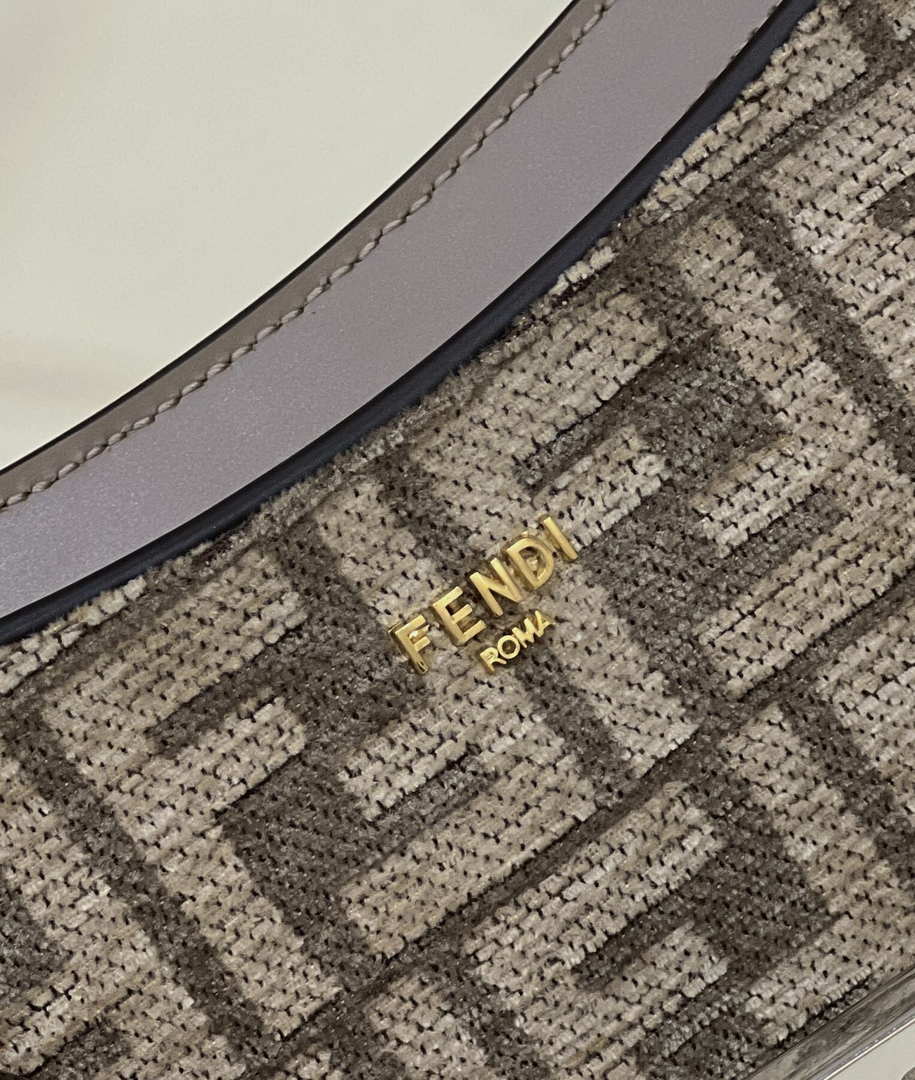 Fendi 8BS068 O¡¯Lock Swing Gray and fox fur pouch 8573