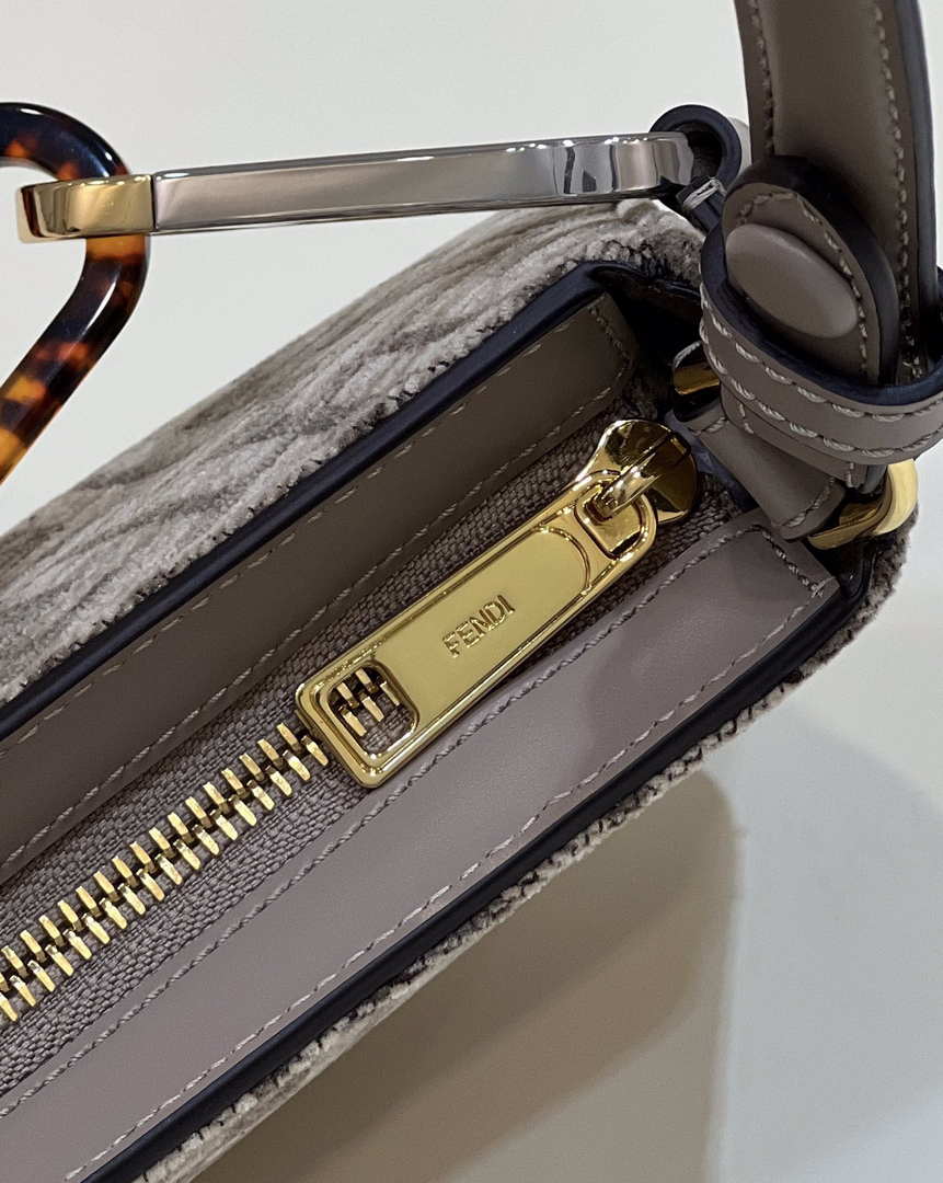 Fendi 8BS068 O¡¯Lock Swing Gray and fox fur pouch 8573