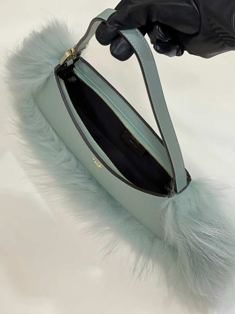 Fendi 8BS068ALS9F1IVT O¡¯Lock Swing Green leather and fox fur pouch 8573