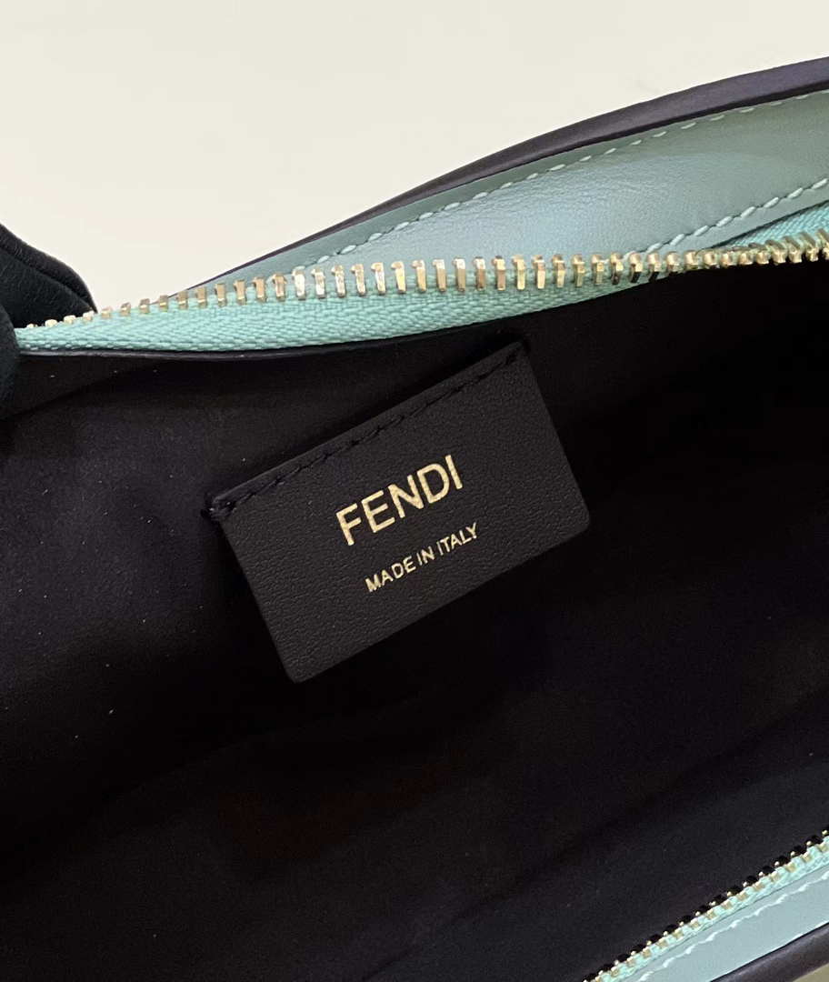 Fendi 8BS068ALS9F1IVT O¡¯Lock Swing Green leather and fox fur pouch 8573