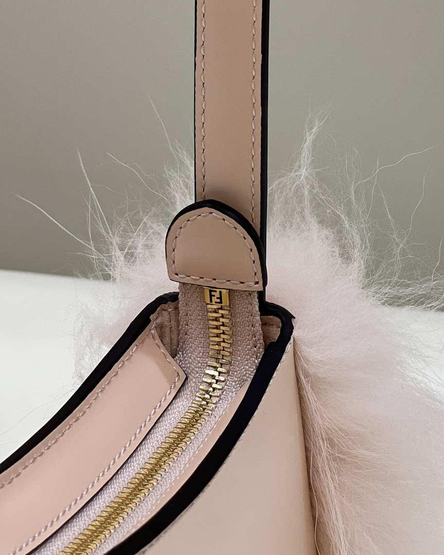 Fendi 8BS068ALS9F1IVT O¡¯Lock Swing Pale pink leather and fox fur pouch 8573