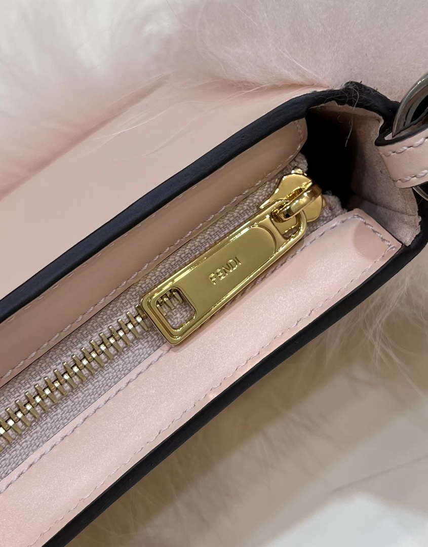 Fendi 8BS068ALS9F1IVT O¡¯Lock Swing Pale pink leather and fox fur pouch 8573