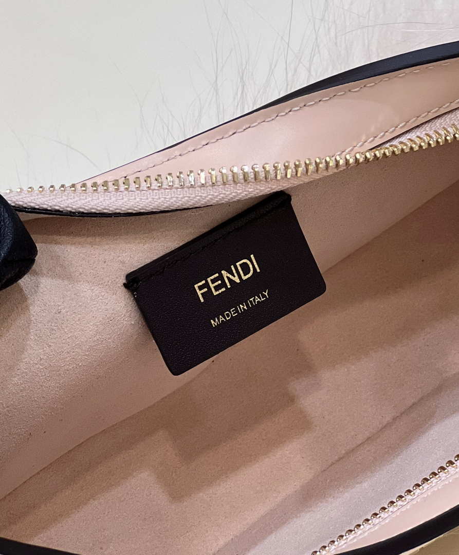 Fendi 8BS068ALS9F1IVT O¡¯Lock Swing Pale pink leather and fox fur pouch 8573
