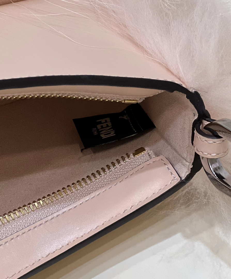 Fendi 8BS068ALS9F1IVT O¡¯Lock Swing Pale pink leather and fox fur pouch 8573