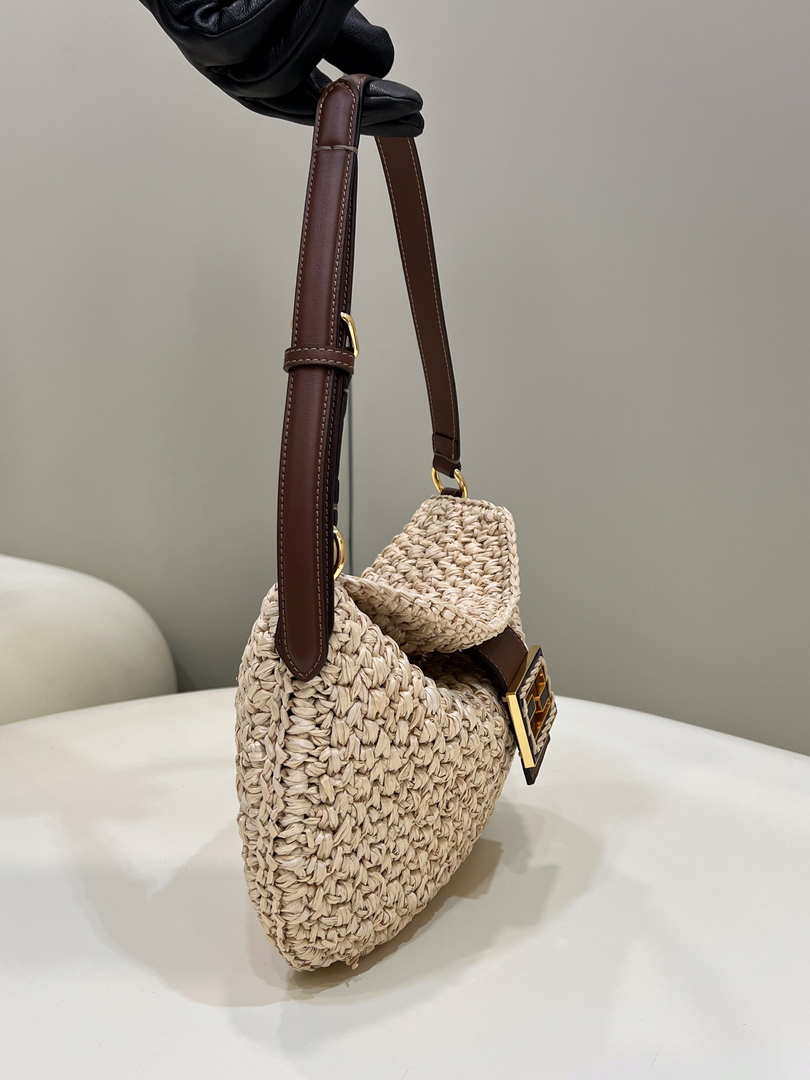 Fendi 8BS069 Fendi Beige raffia bag Croissant bag 8373