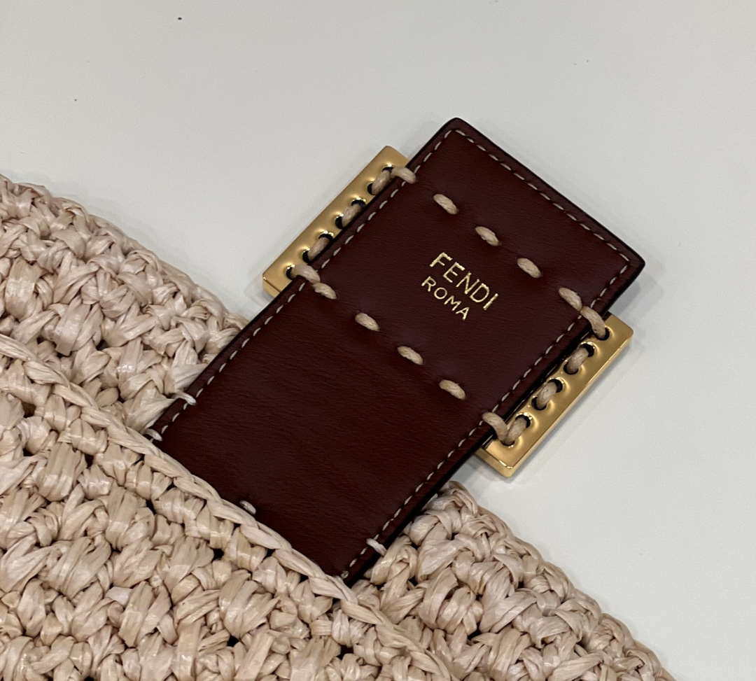 Fendi 8BS069 Fendi Beige raffia bag Croissant bag 8373