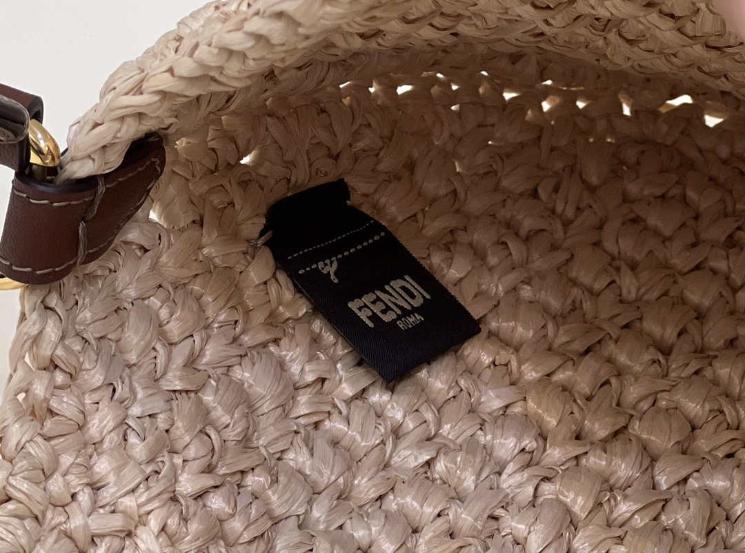 Fendi 8BS069 Fendi Beige raffia bag Croissant bag 8373